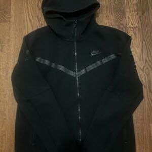 Black Nike Tech Fleece
